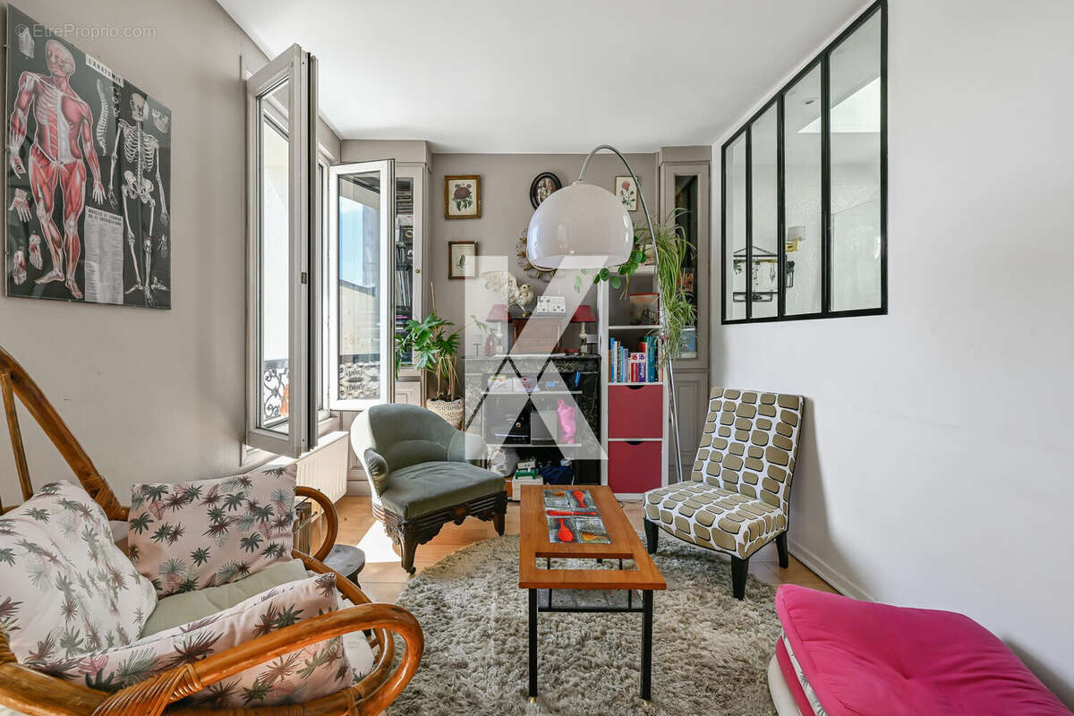 salon - Appartement à PARIS-18E