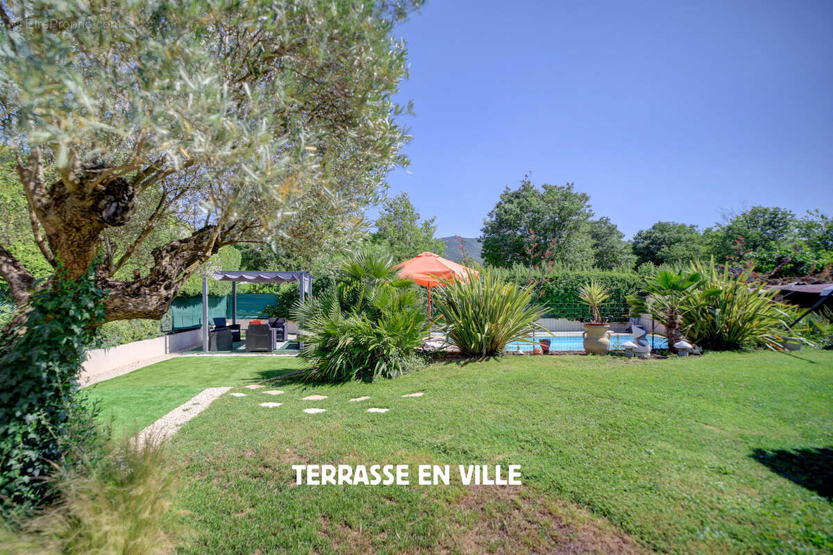 Maison à SAINT-ZACHARIE