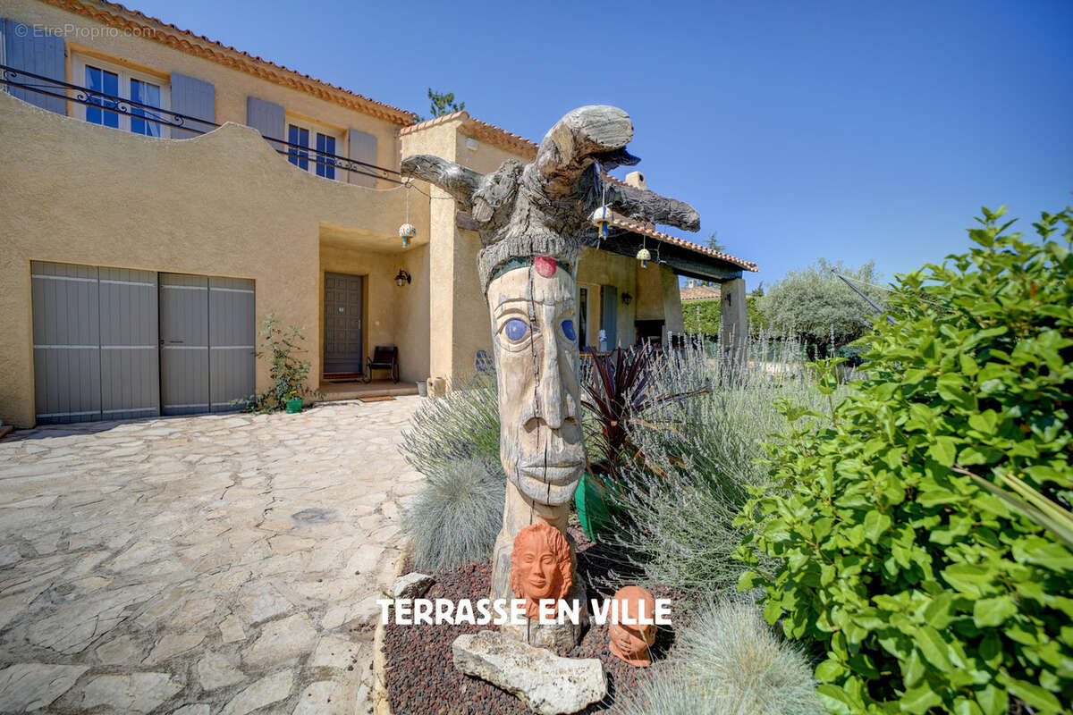 Maison à SAINT-ZACHARIE