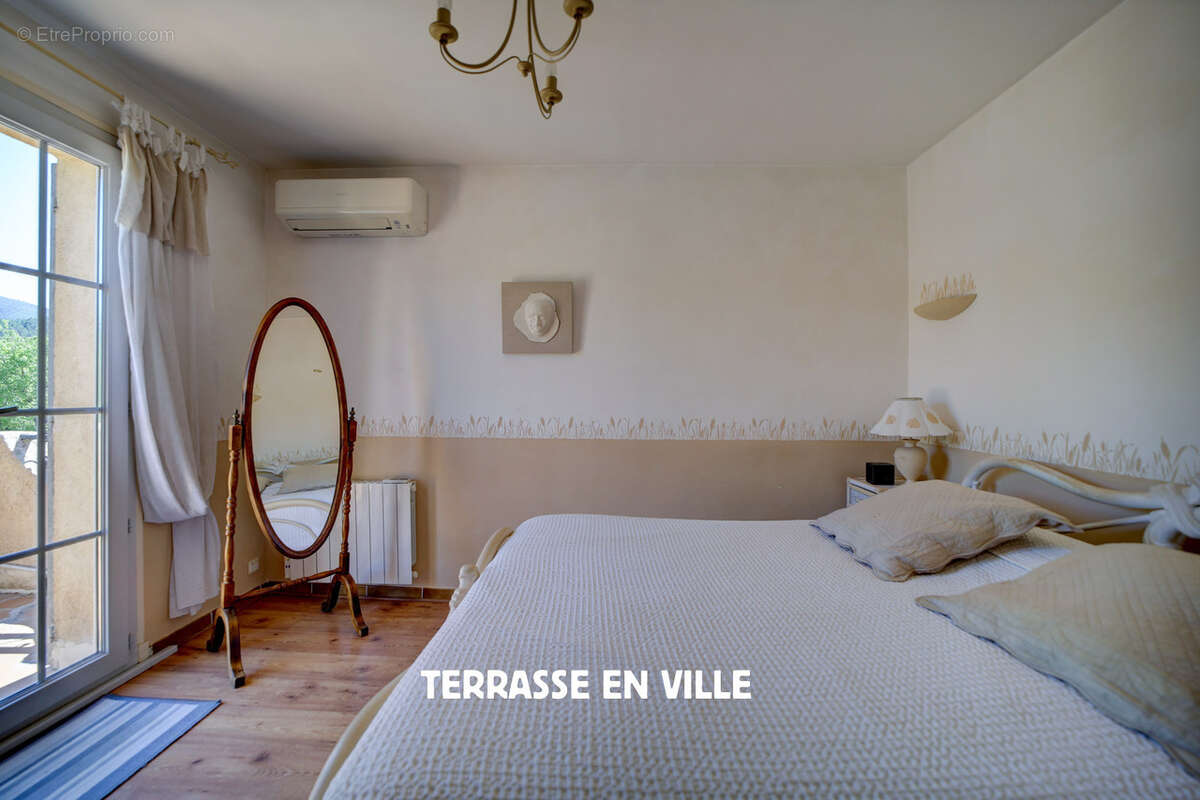 Maison à SAINT-ZACHARIE