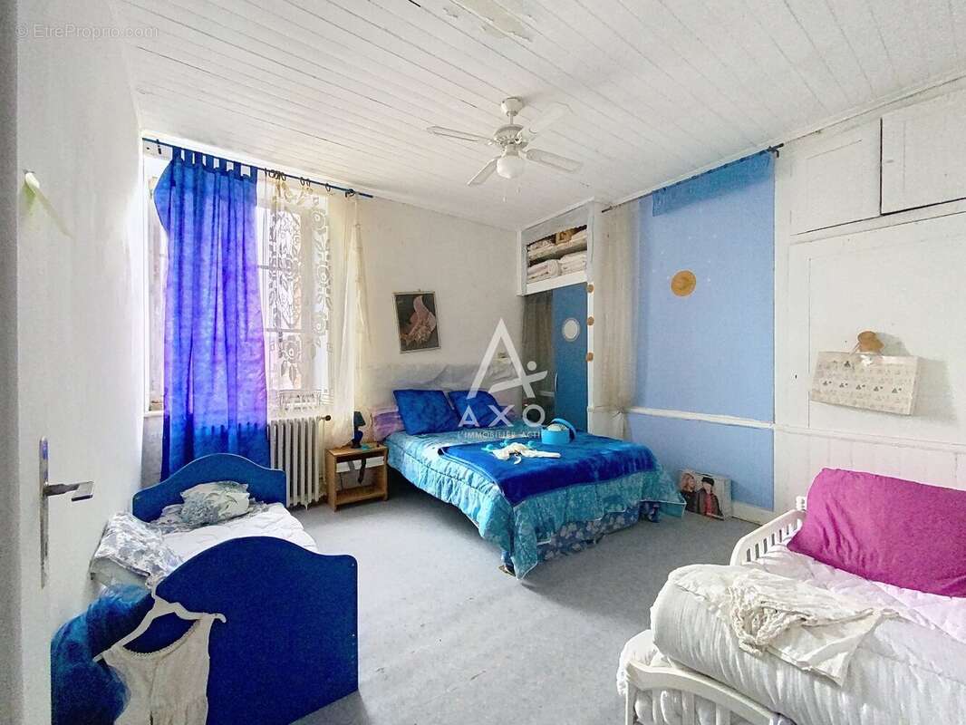 Maison à GENEVRIERES