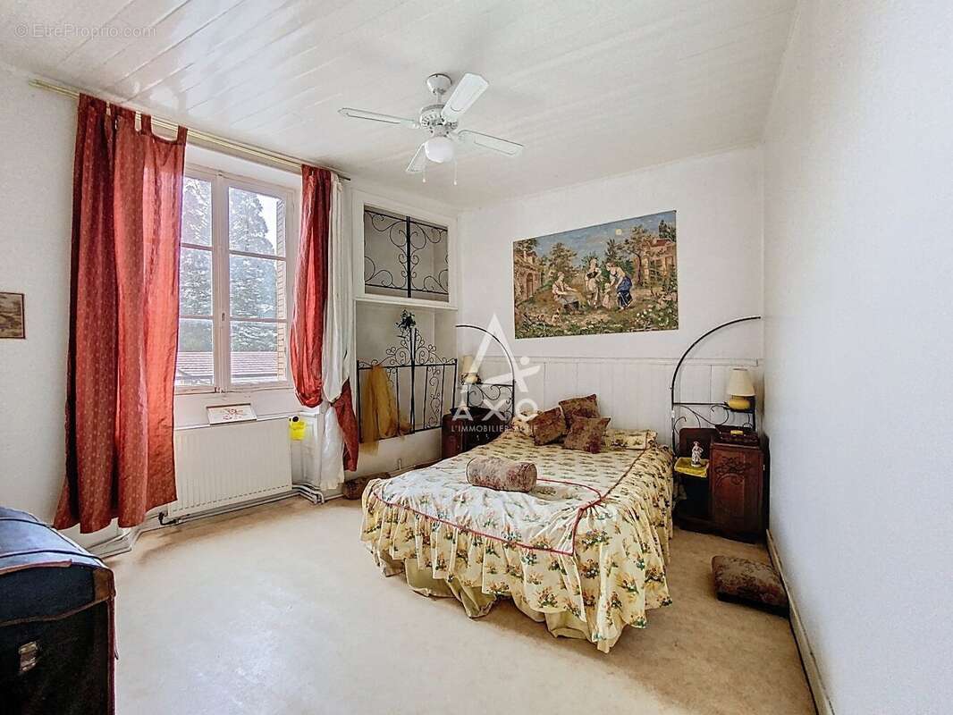 Maison à GENEVRIERES