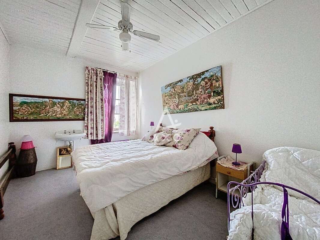 Maison à GENEVRIERES