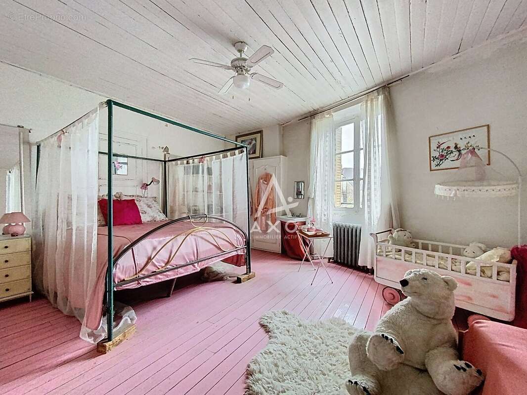 Maison à GENEVRIERES