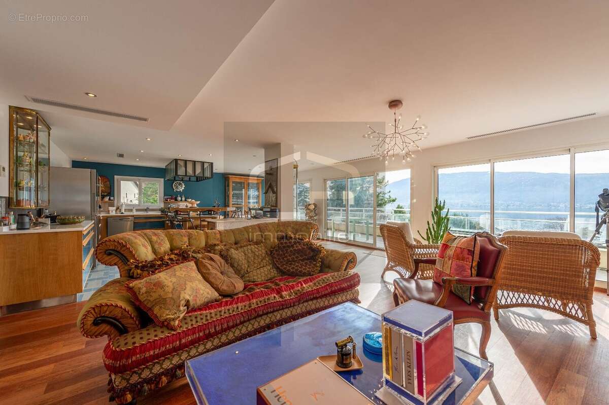 Appartement à VEYRIER-DU-LAC