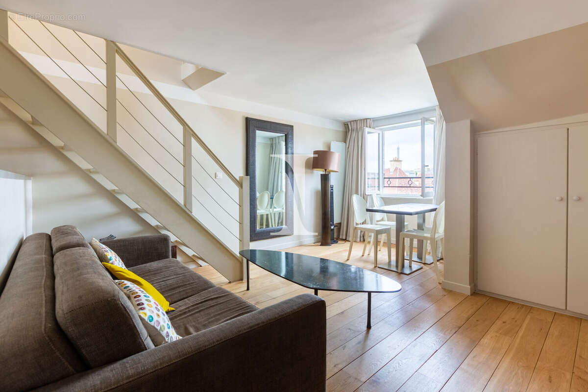 Appartement à PARIS-15E