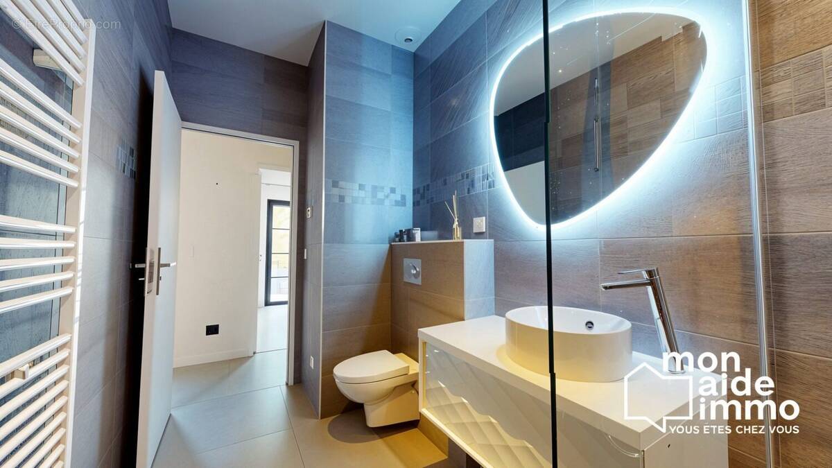 Salle d&#039;eau - Maison à LOUPES