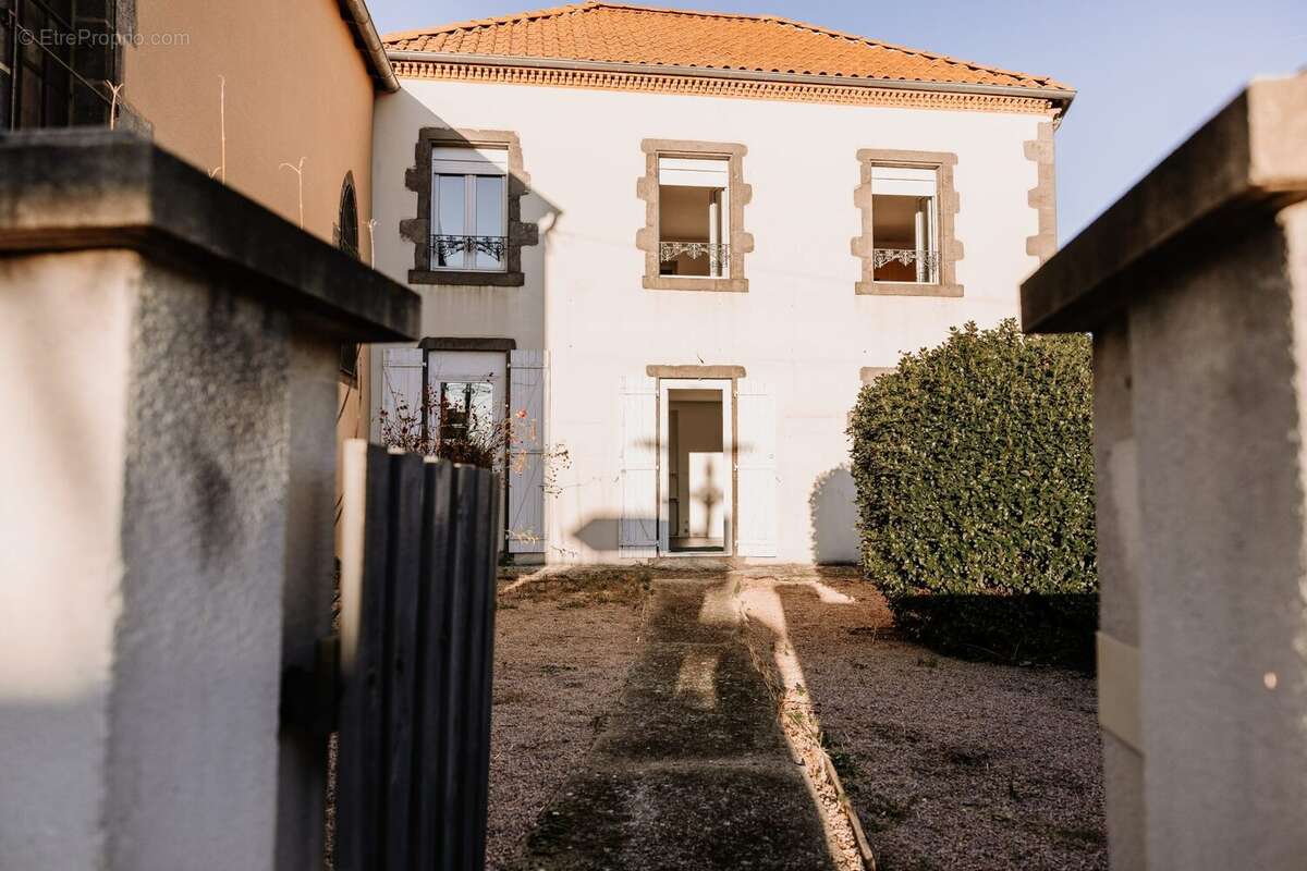 Appartement à VEYRE-MONTON