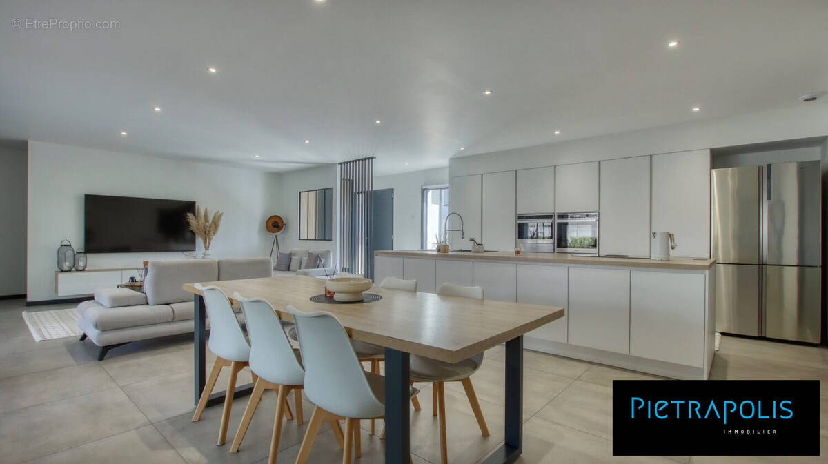 Maison à LE PEAGE-DE-ROUSSILLON