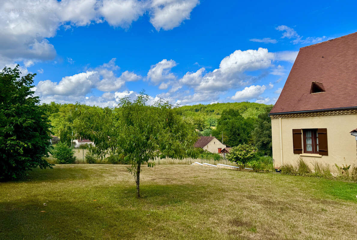 Maison à CARSAC-AILLAC