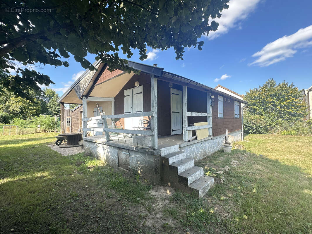 Terrain à SAINT-BIEZ-EN-BELIN