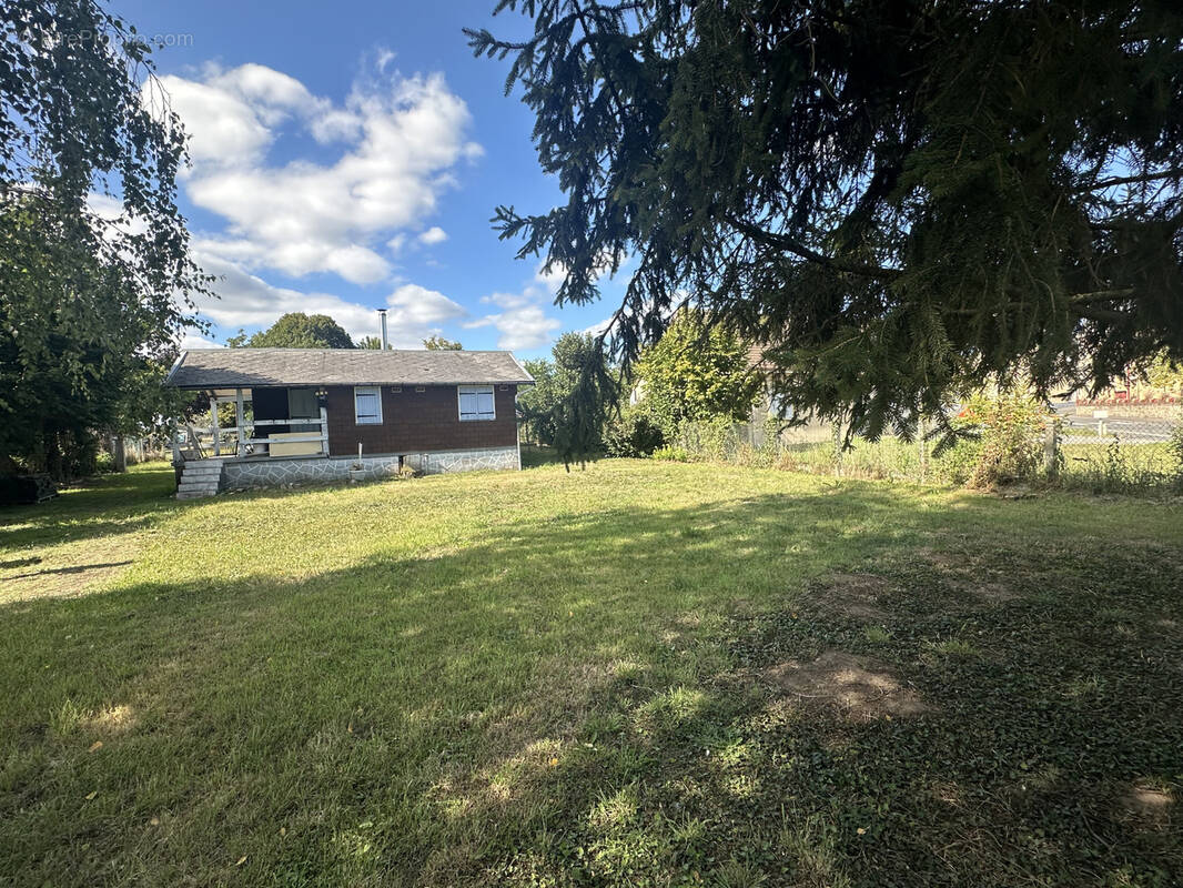 Terrain à SAINT-BIEZ-EN-BELIN