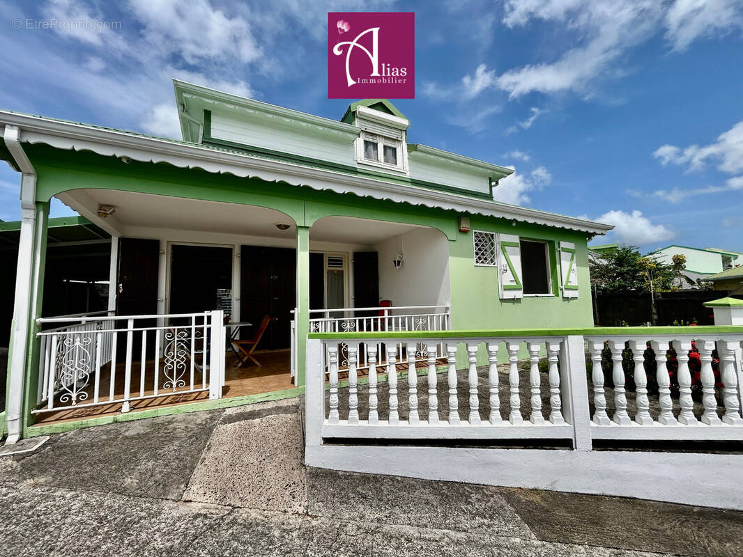 Maison à BAIE-MAHAULT