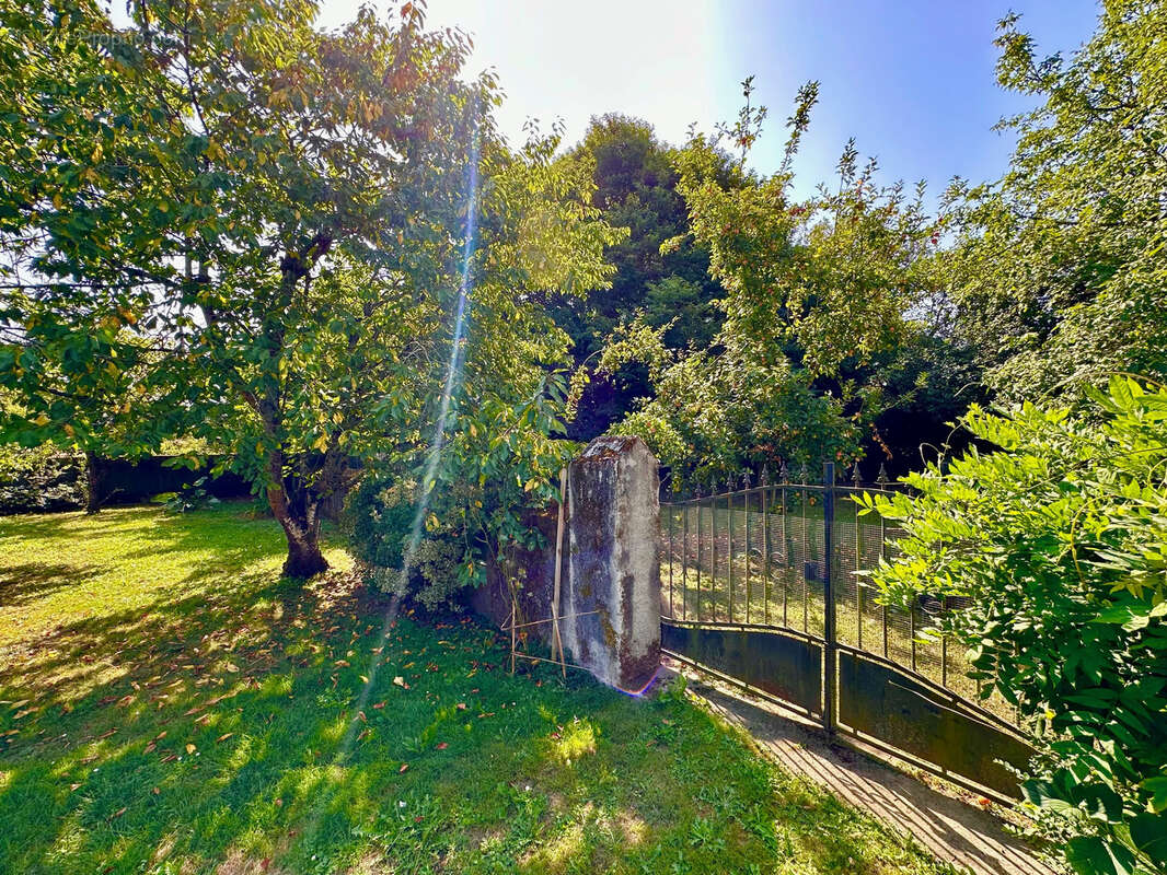 Maison à LAMARQUE-PONTACQ