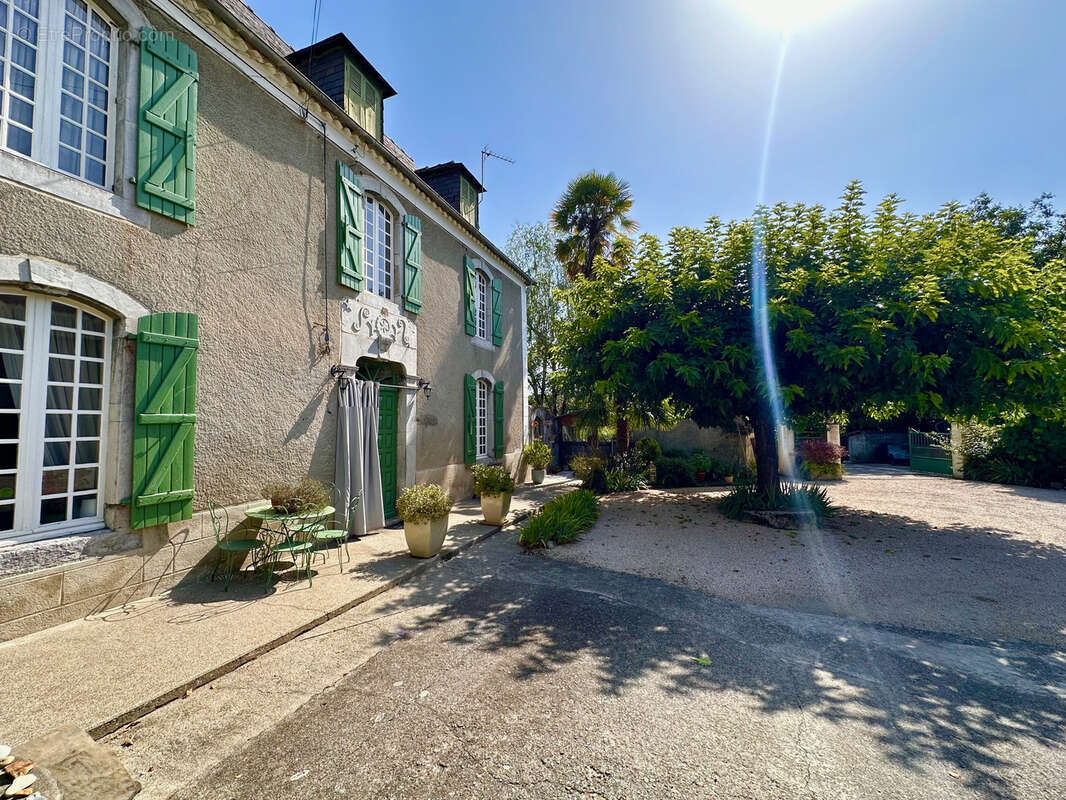 Maison à LAMARQUE-PONTACQ