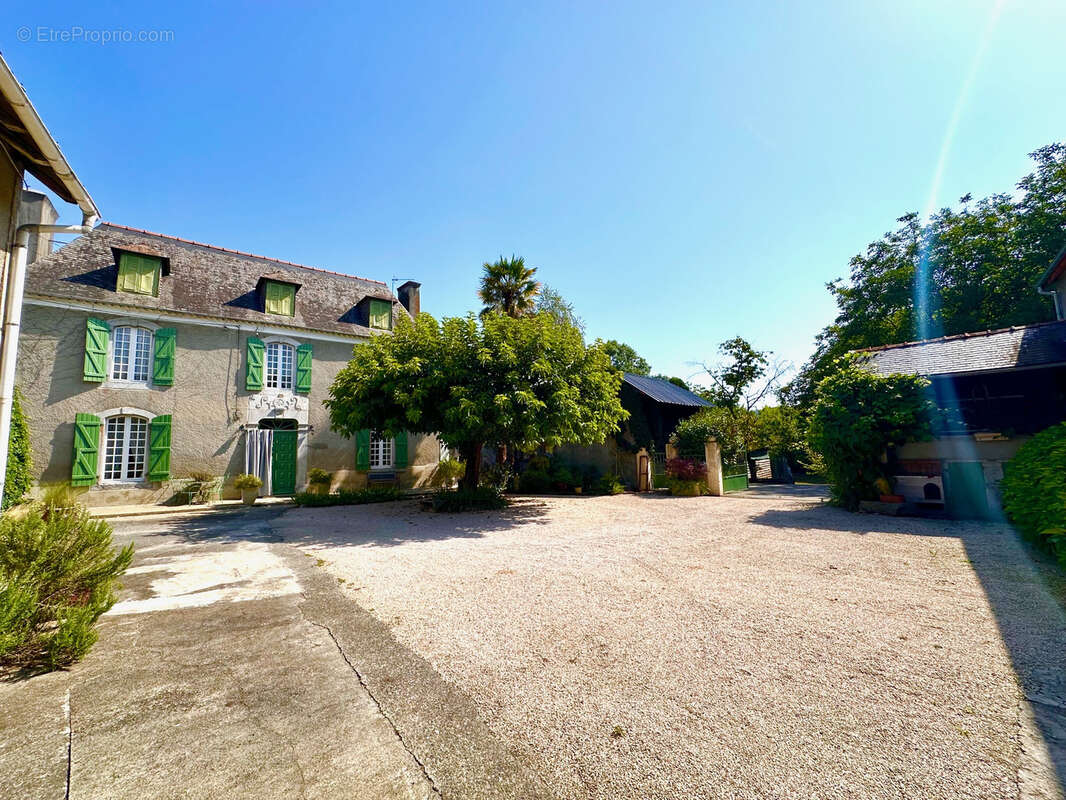 Maison à LAMARQUE-PONTACQ