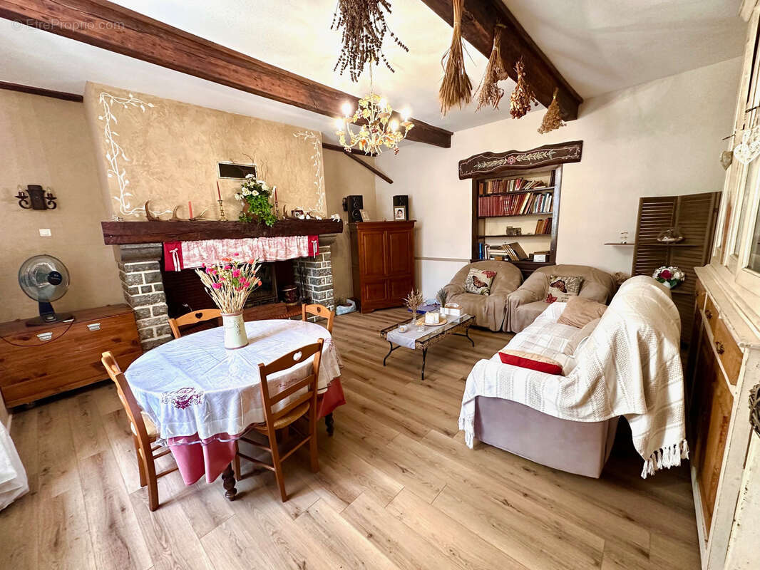 Maison à LAMARQUE-PONTACQ