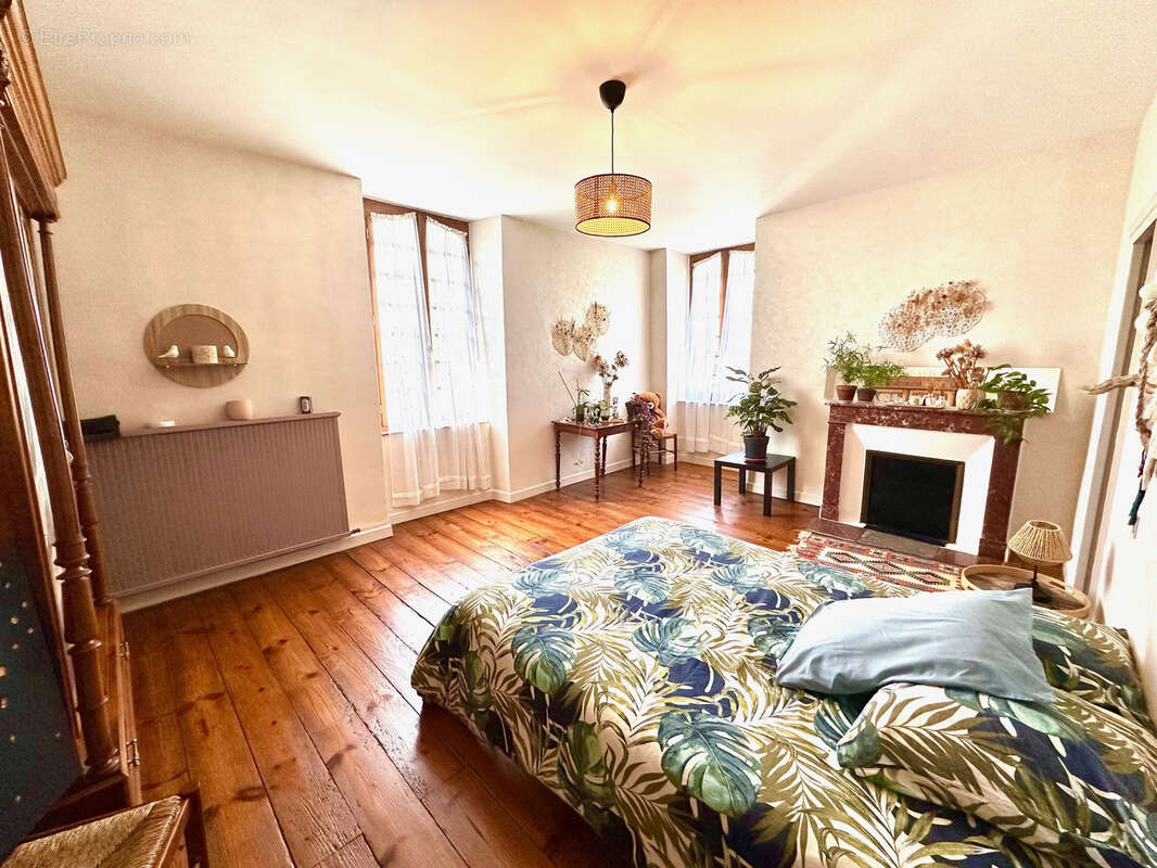 Maison à LAMARQUE-PONTACQ