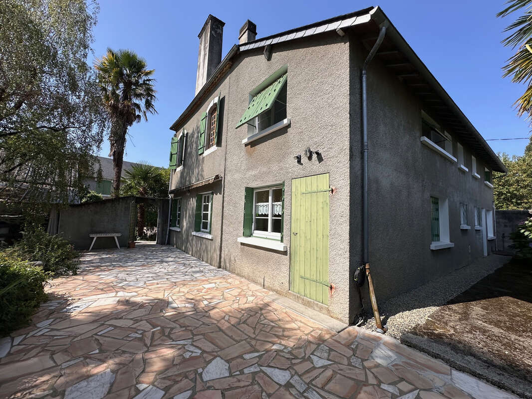 Maison à LAMARQUE-PONTACQ