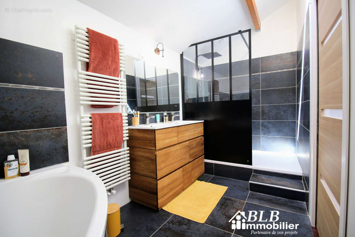 Maison à LE MESNIL-SAINT-DENIS