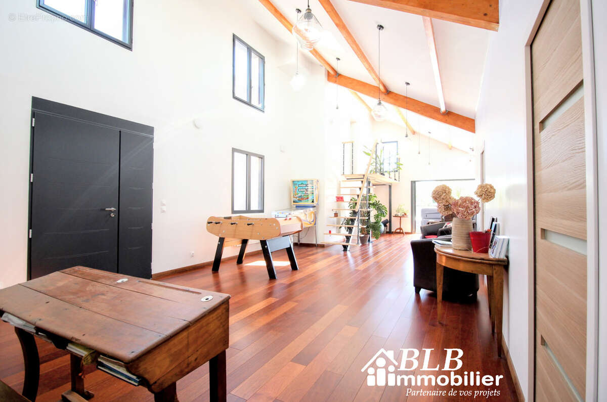 Maison à LE MESNIL-SAINT-DENIS