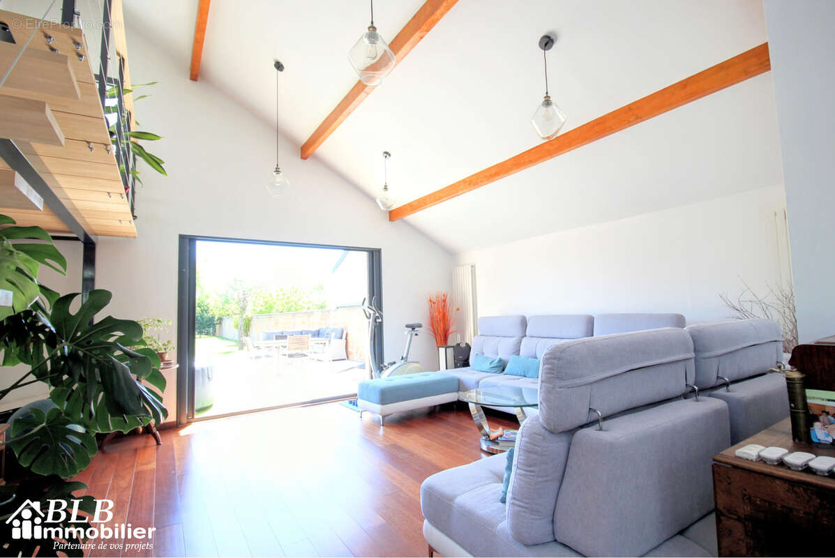 Maison à LE MESNIL-SAINT-DENIS