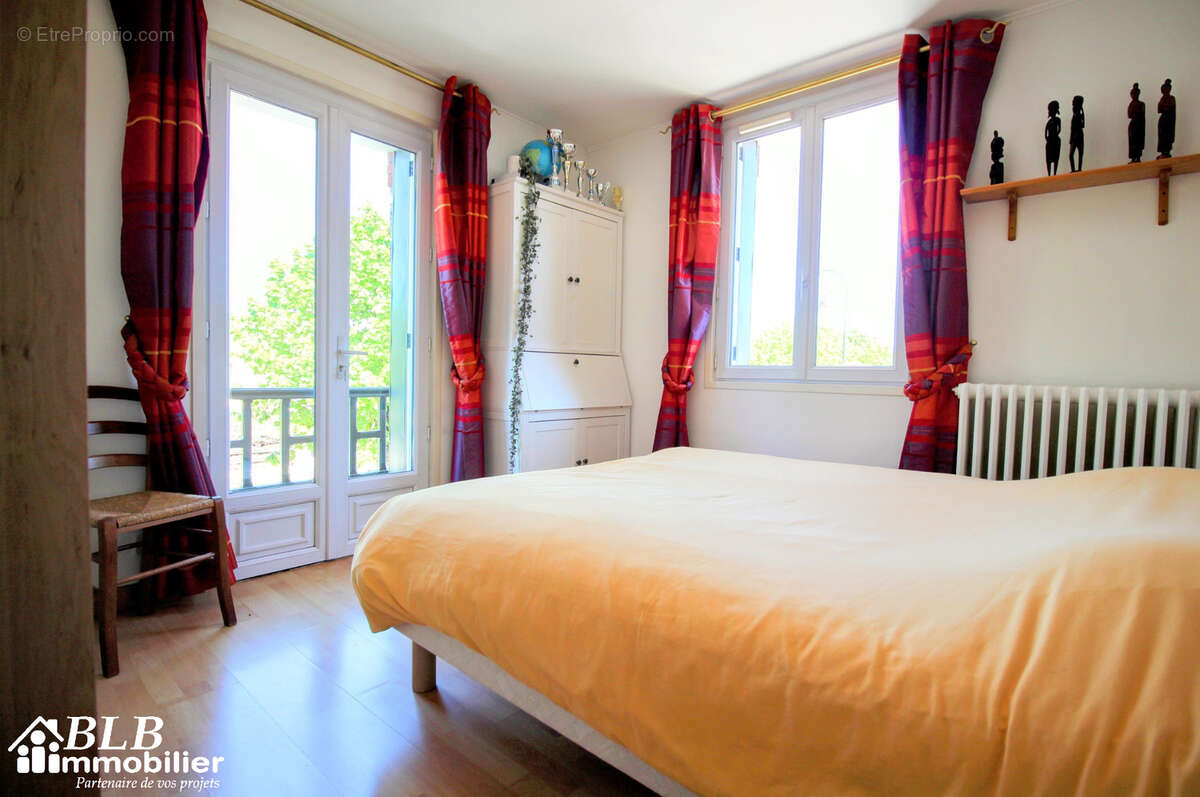 Maison à LE MESNIL-SAINT-DENIS