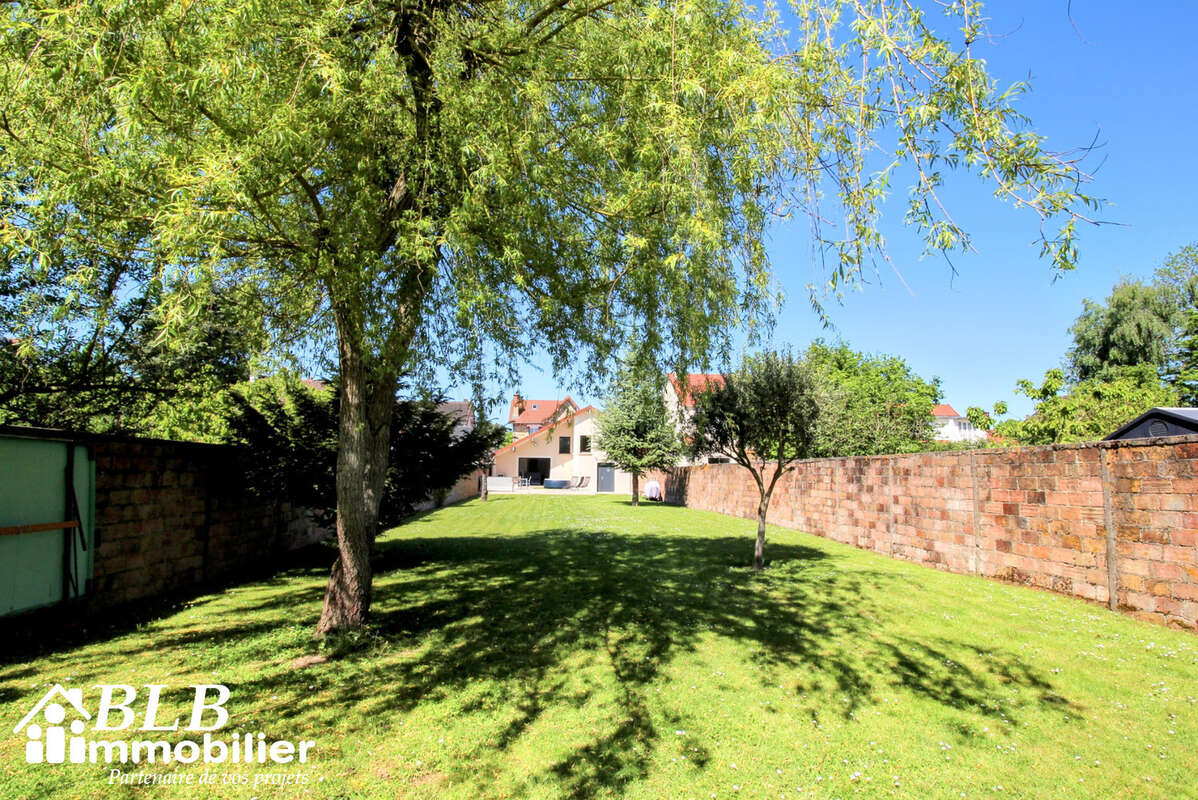 Maison à LE MESNIL-SAINT-DENIS