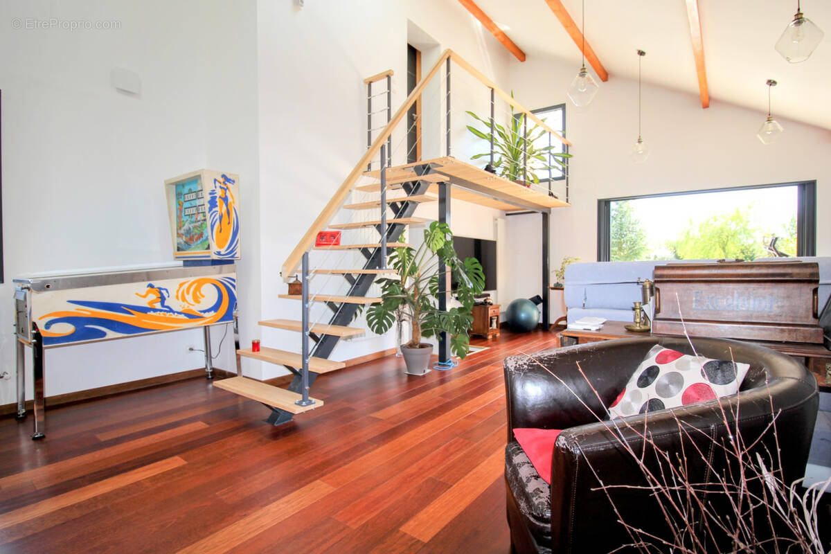 Maison à LE MESNIL-SAINT-DENIS