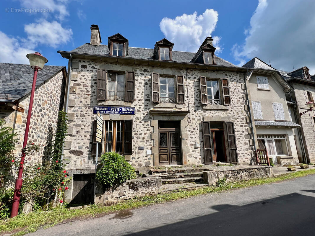 Maison à MANDAILLES-SAINT-JULIEN