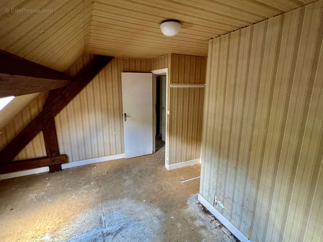 Maison à MANDAILLES-SAINT-JULIEN