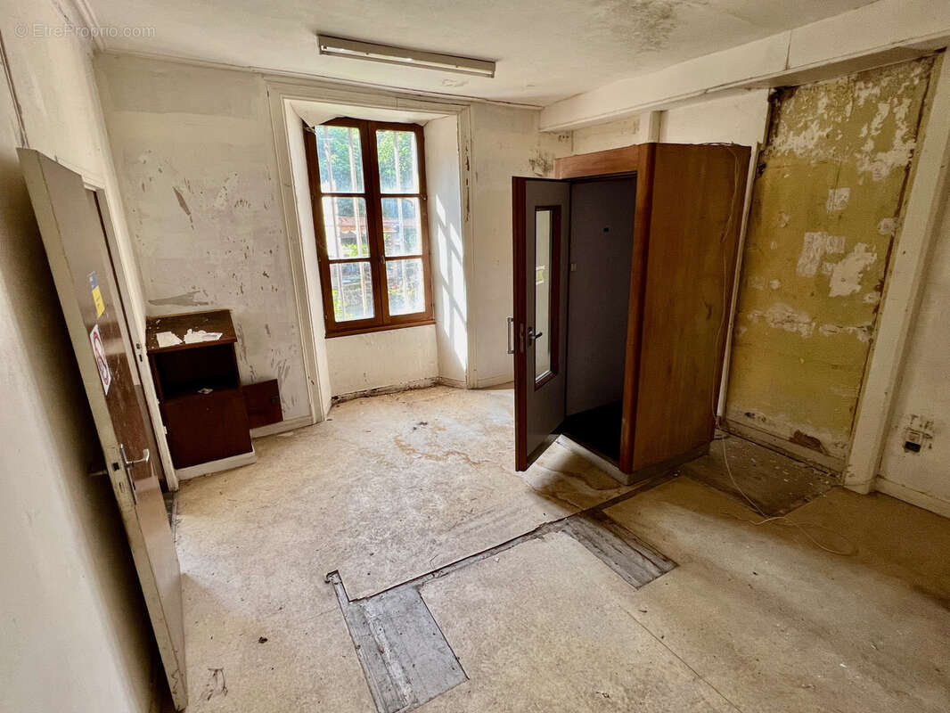 Maison à MANDAILLES-SAINT-JULIEN