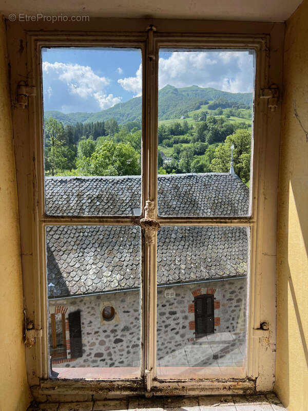 Maison à MANDAILLES-SAINT-JULIEN
