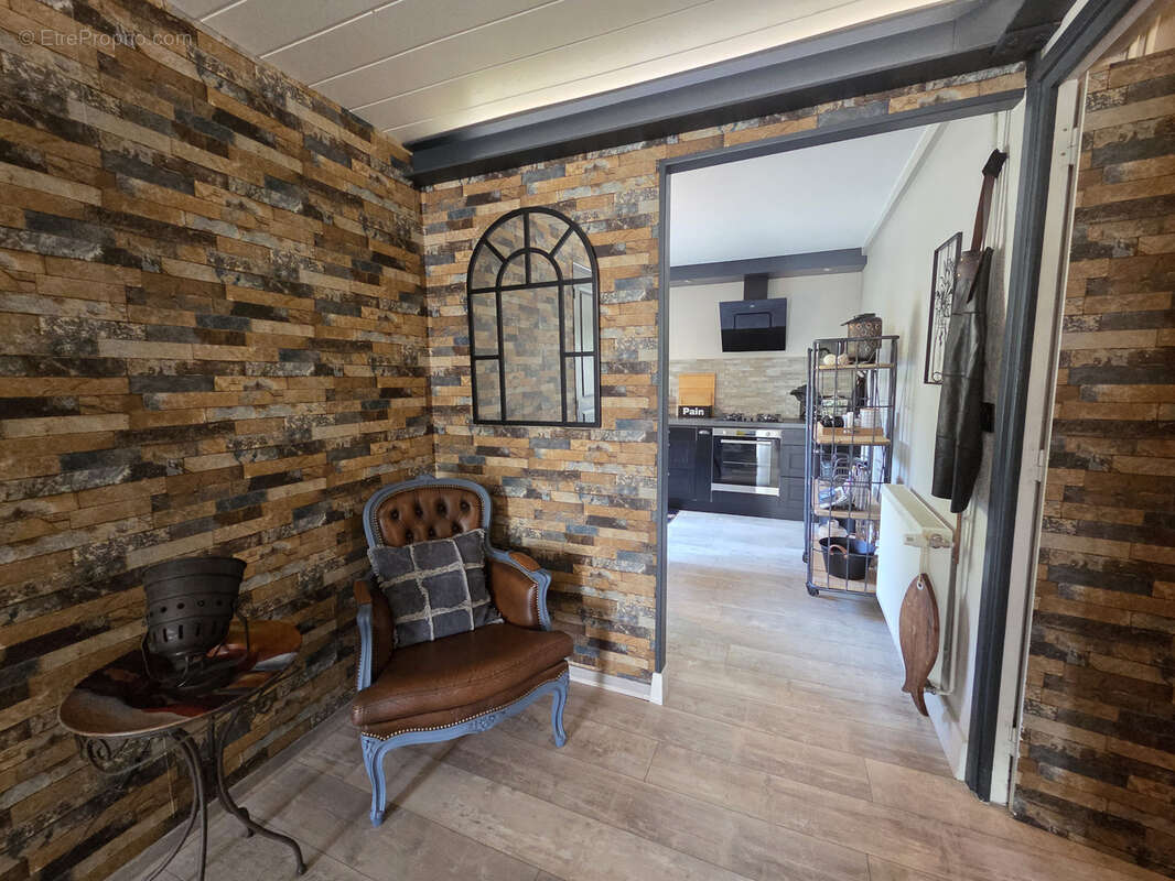 Maison à CREUZIER-LE-VIEUX