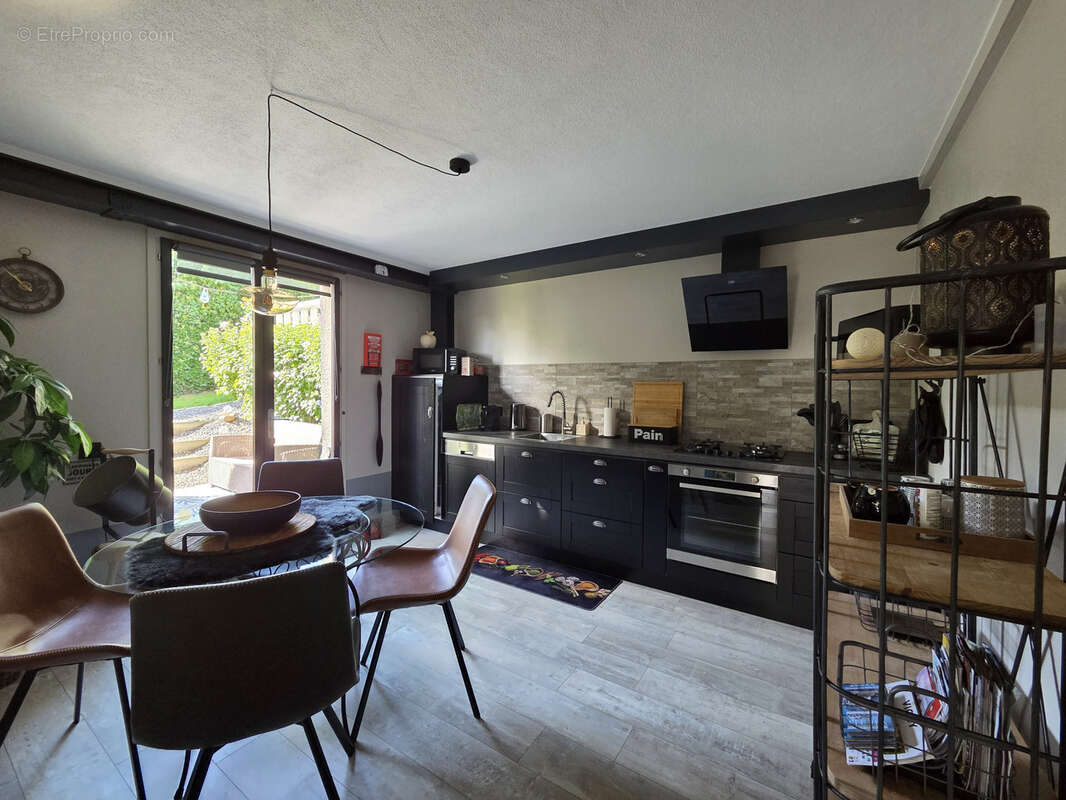 Maison à CREUZIER-LE-VIEUX