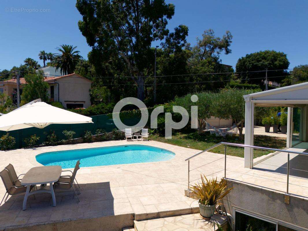 Maison à MANDELIEU-LA-NAPOULE