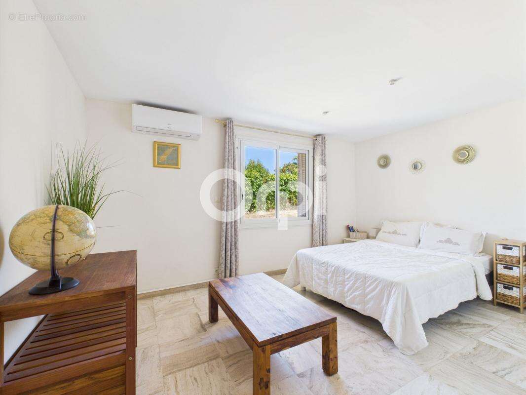 Maison à MANDELIEU-LA-NAPOULE