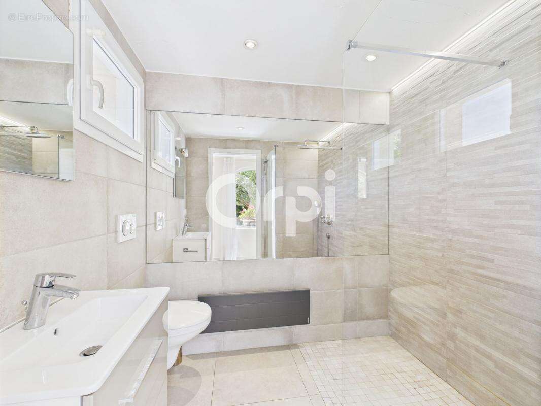 Maison à MANDELIEU-LA-NAPOULE