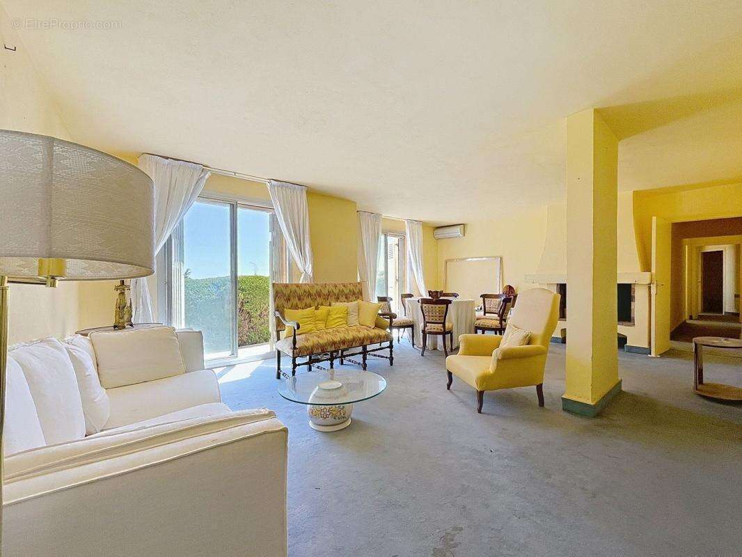 Appartement à MOUGINS