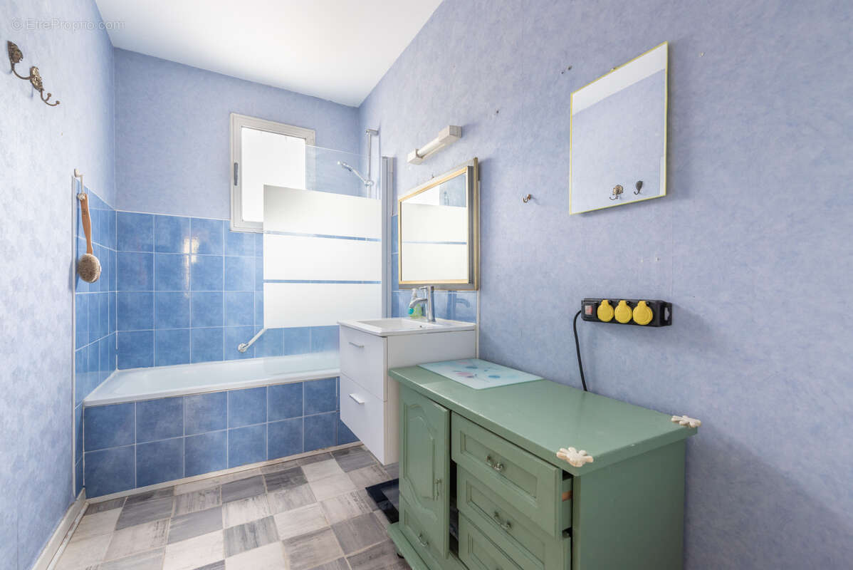 Maison à AUZAT-LA-COMBELLE