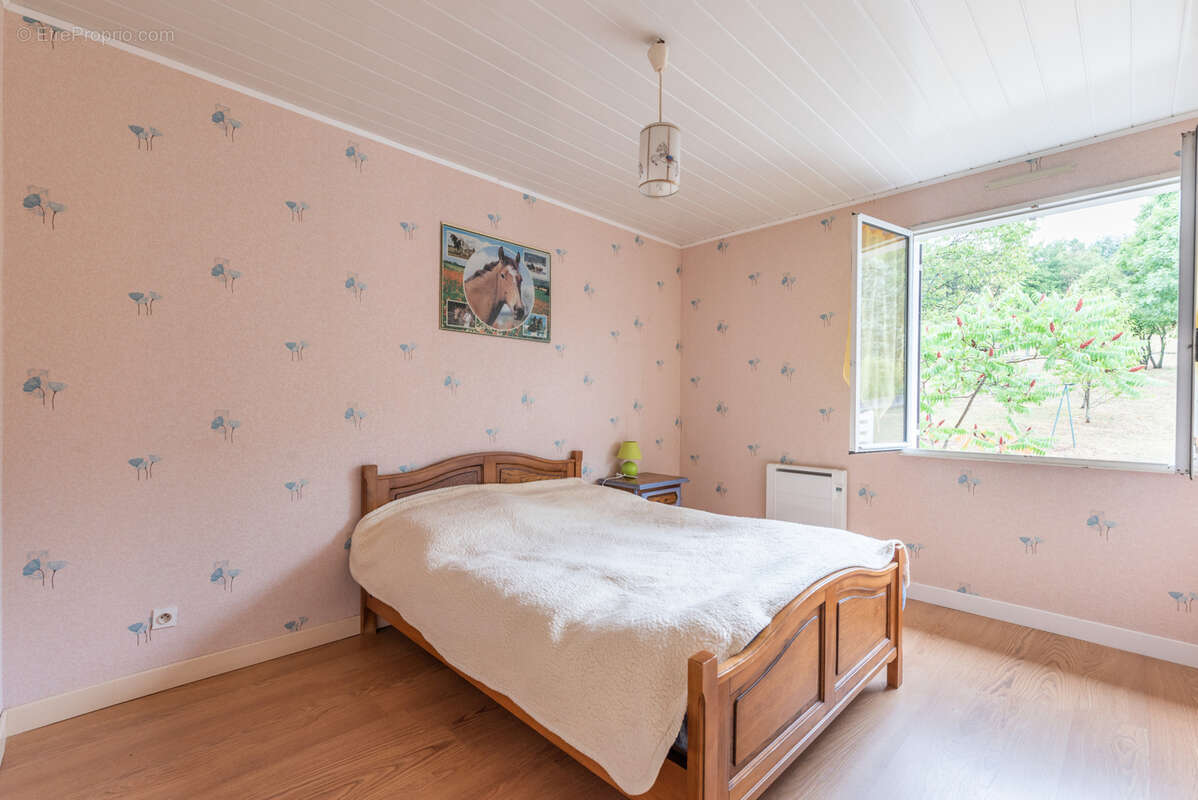 Maison à AUZAT-LA-COMBELLE