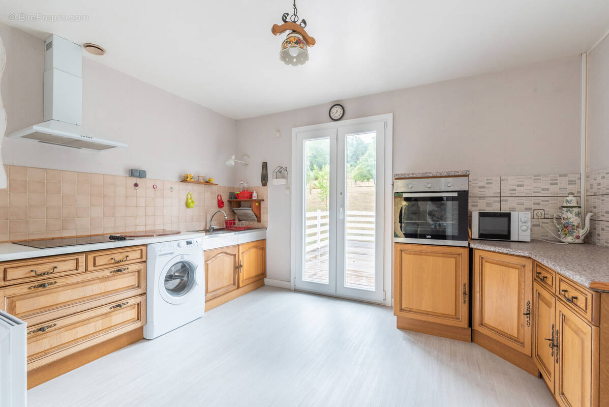 Maison à AUZAT-LA-COMBELLE