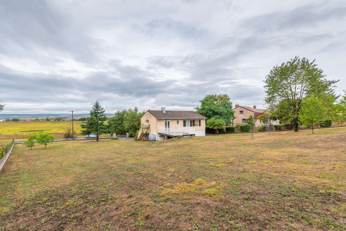 Maison à AUZAT-LA-COMBELLE
