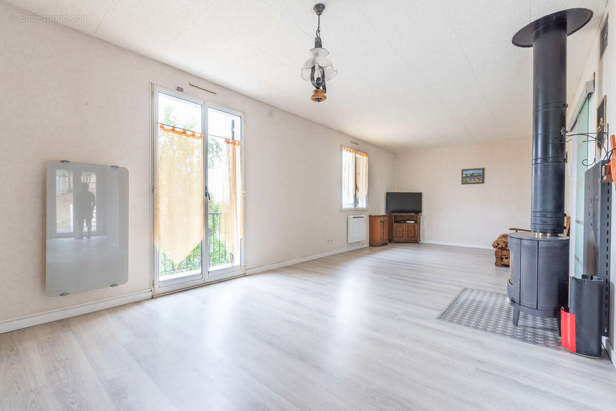 Maison à AUZAT-LA-COMBELLE