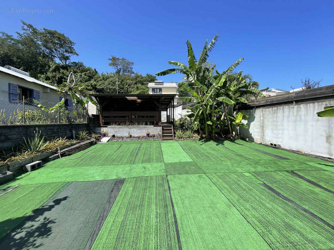 Terrain à LE TAMPON