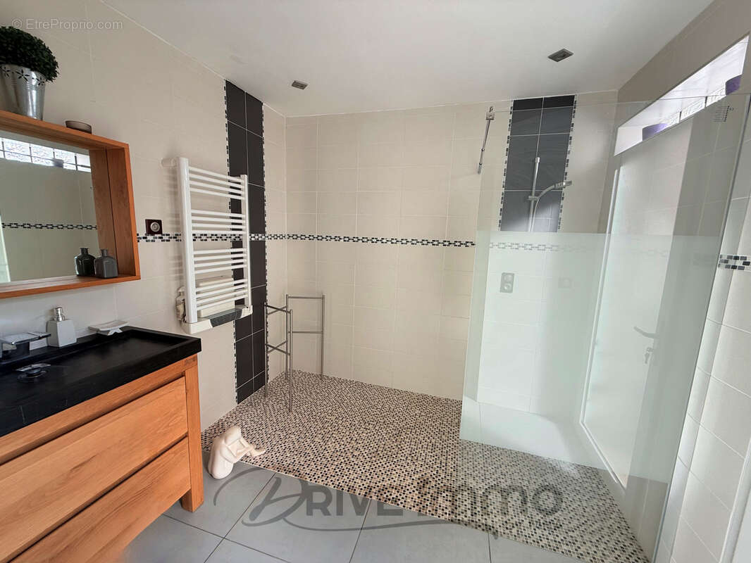 Maison à NISSAN-LEZ-ENSERUNE