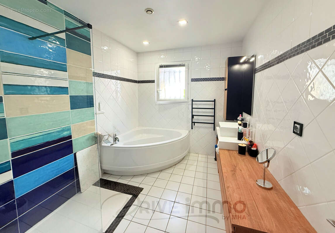 Maison à NISSAN-LEZ-ENSERUNE