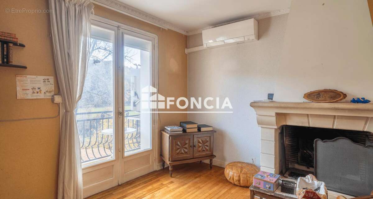 Maison à CHAMPCEVINEL