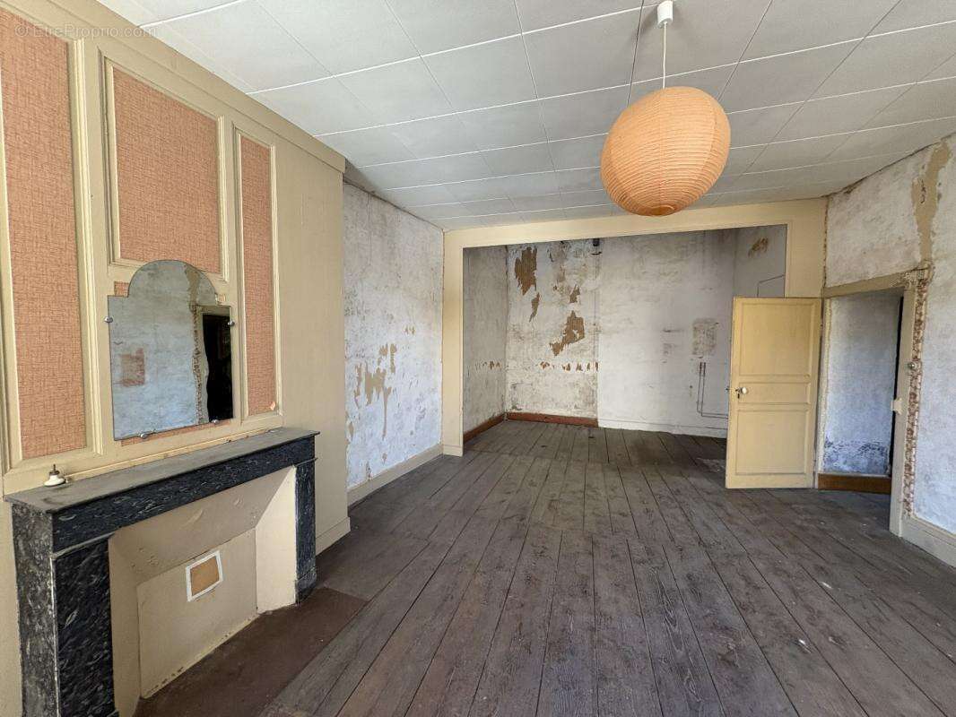 Maison à SAINT-YRIEIX-LA-PERCHE