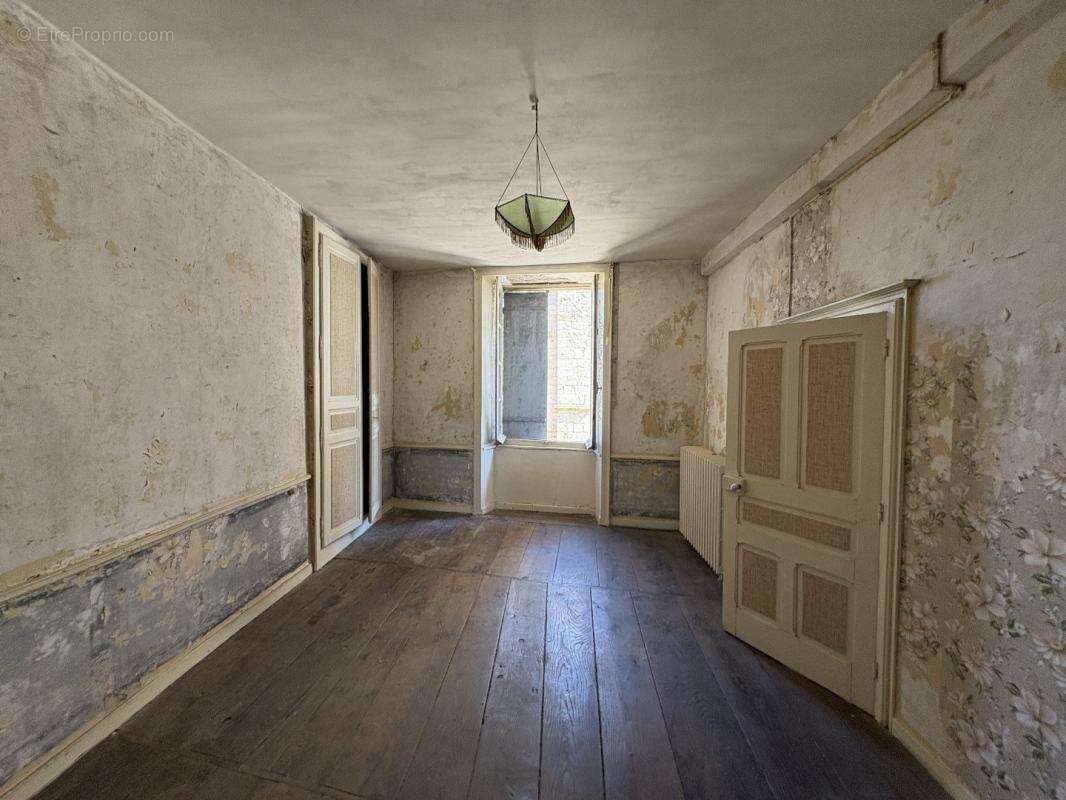 Maison à SAINT-YRIEIX-LA-PERCHE